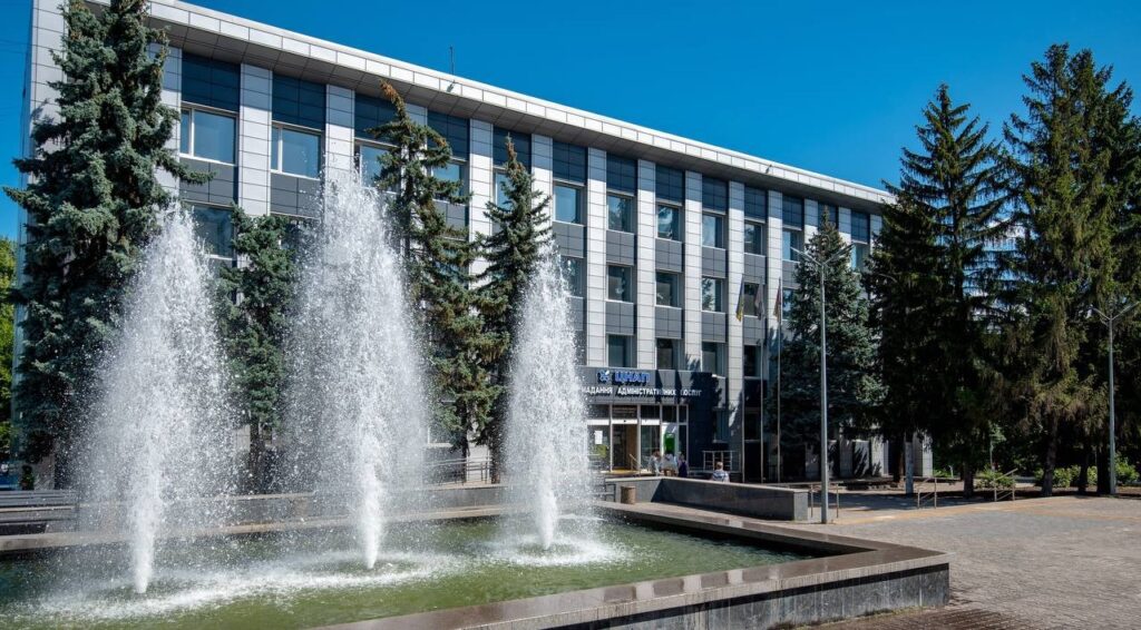 В Кам'янському з прийдешнім професійним святом привітали адміністраторів ЦНАПів - ФОТО
