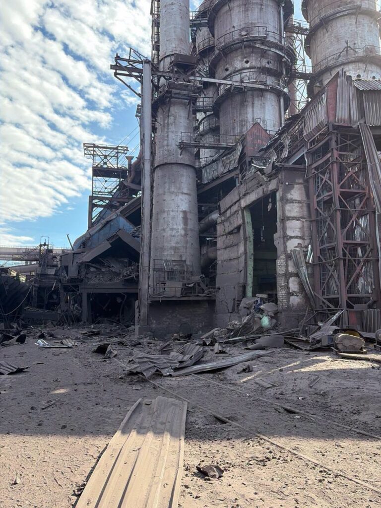Металургійний комбінат «КАМЕТ-СТАЛЬ» у Кам’янському повністю зупинив виробничі процеси після російської атаки - ФОТО