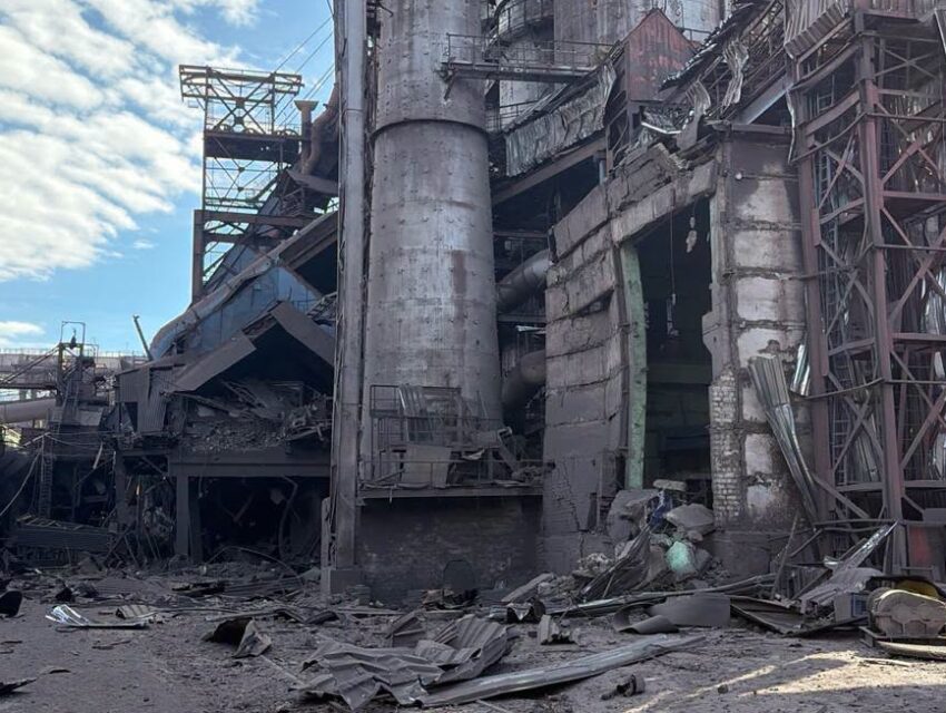 Наслідки ворожої атаки на «Запоріжсталь» та «Каметсталь»: у серпні виробництво сталі в Україні скоротилося вдвічі, прогнози на вересень теж невтішні