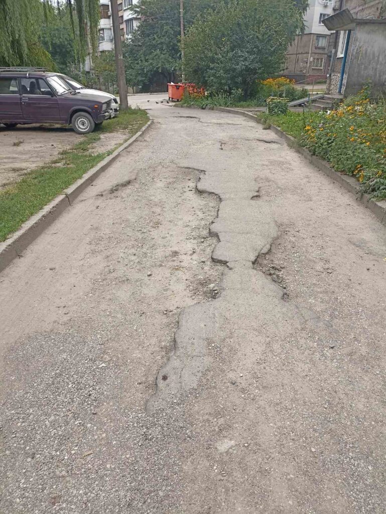 Двори «Алтайського краю» в Кам’янському стають проїжджими (ВІДЕО) - ФОТО