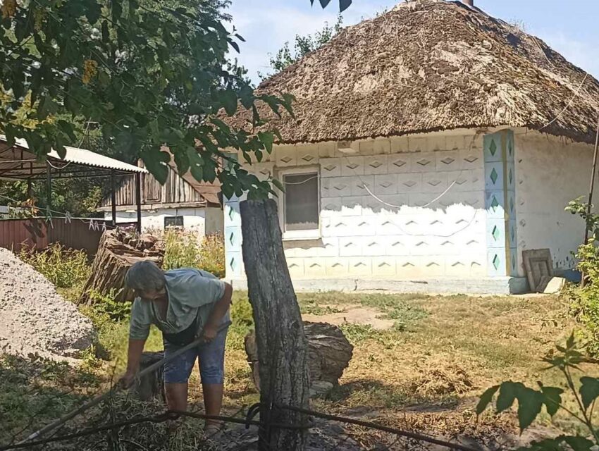 «Алкаші та каліки тільки селом і вештаються»: як сьогодні живуть мешканці села на околиці Кам’янського
