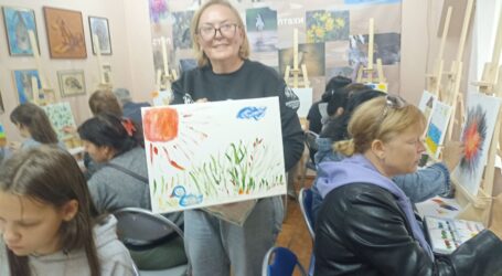 В Музеї історії Кам’янського художниця з Кривого Рогу провела артворкшоп для всіх охочих