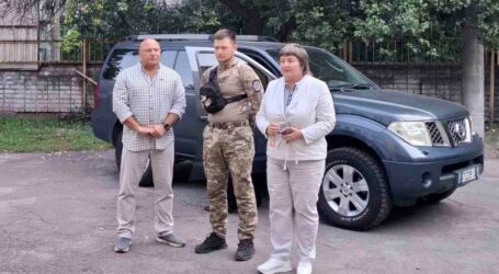 Освітяни Кам’янського передали військовим вже 58-й автомобіль