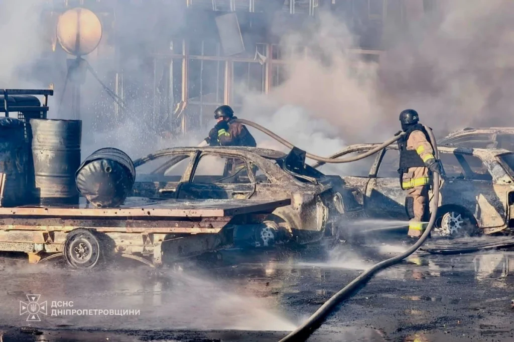 Росія атакувала Павлоград: загинули люди, понад 60 поранених - ФОТО