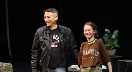 Усі двері ведуть до сміху: в Кам’янському театр ім. Лесі Українки готує особливу прем’єру комедії «Повний кОпець»