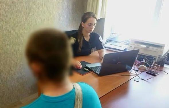 Чіплявся до людей та провокував конфлікти: в Кам’янському в центрі міста чоловік поранив перехожого розкладним ножем