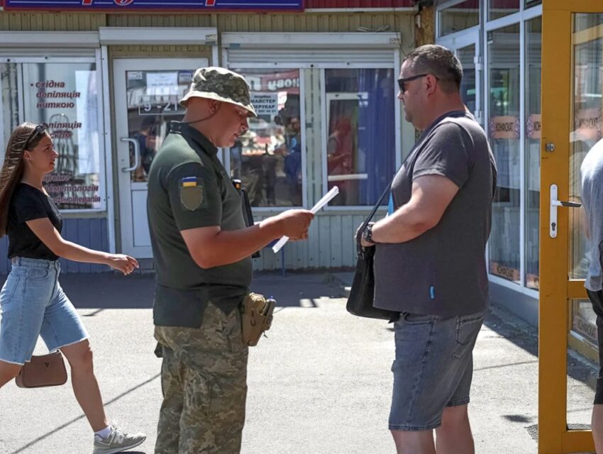 Групи оповіщення ТЦК в Кам’янському не мають права зупиняти людей під час повітряної тривоги