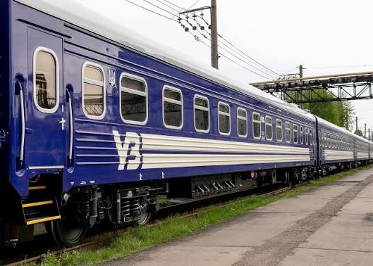 Через затримки потягів пасажирам із Кам’янського варто врахувати зміни в графіку