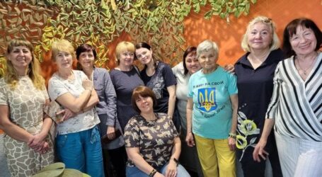 В Кам’янському волонтерки, що плетуть маскувальні сітки для військових, шукають приміщення для роботи