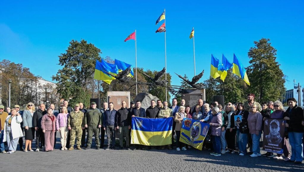 В Кам'янському у День захисників і захисниць України відбулись урочисті заходи - ФОТО