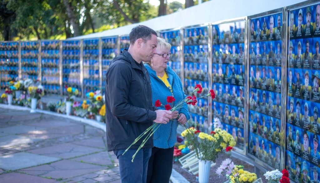 В Кам'янському у День захисників і захисниць України відбулись урочисті заходи - ФОТО