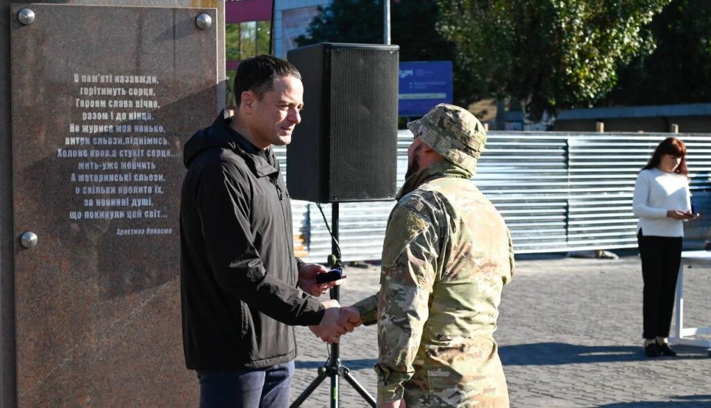 В Кам'янському у День захисників і захисниць України відбулись урочисті заходи - ФОТО
