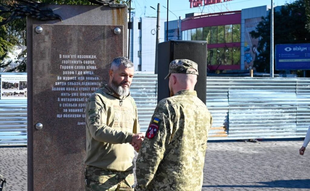 В Кам'янському у День захисників і захисниць України відбулись урочисті заходи - ФОТО